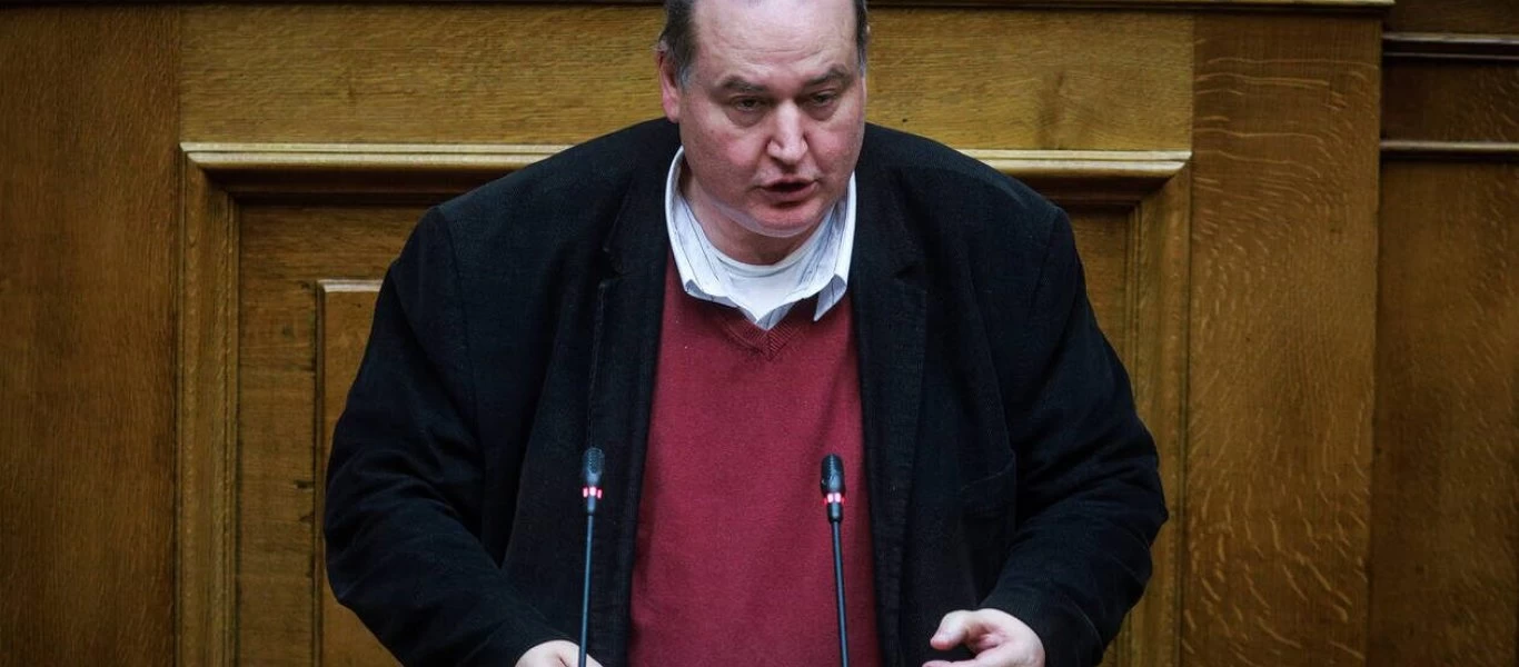 Προκλητική δήλωση Ν.Φίλη: «Ο νέος που πετάει μολότοφ δεν έχει σχέση με τους τρομοκράτες»